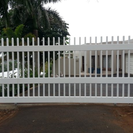 pvc palisade driveway sliding gate
