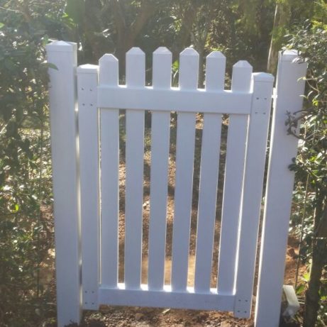 pvc curved top picket gate