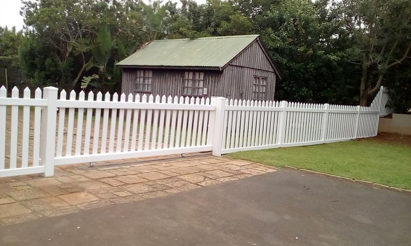pvc picket  fence & driveway sliding gate