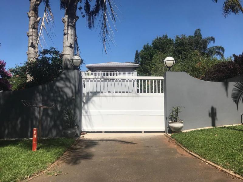 pvc semi private driveway sliding gate