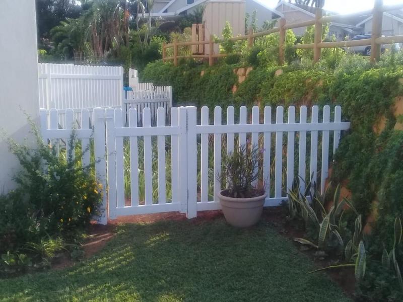 pvc picket garden gate & fence