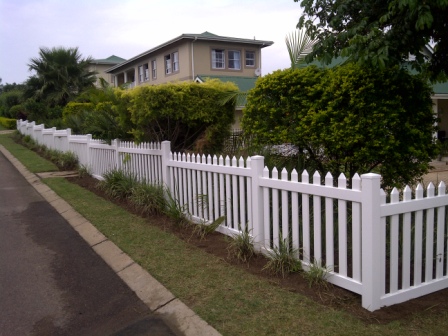 pvc picket fence stepped, palm springs mount edgecombe