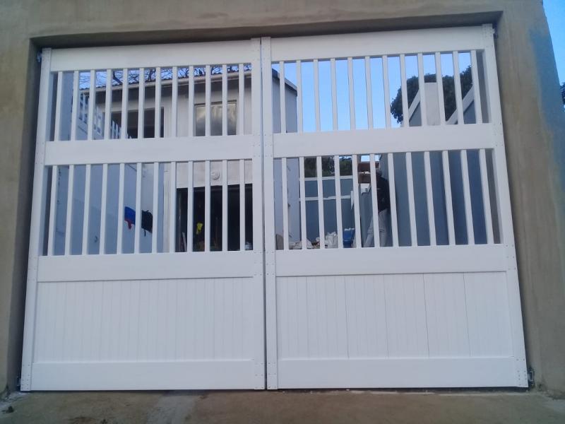 pvc dual leaf driveway entrance gates set