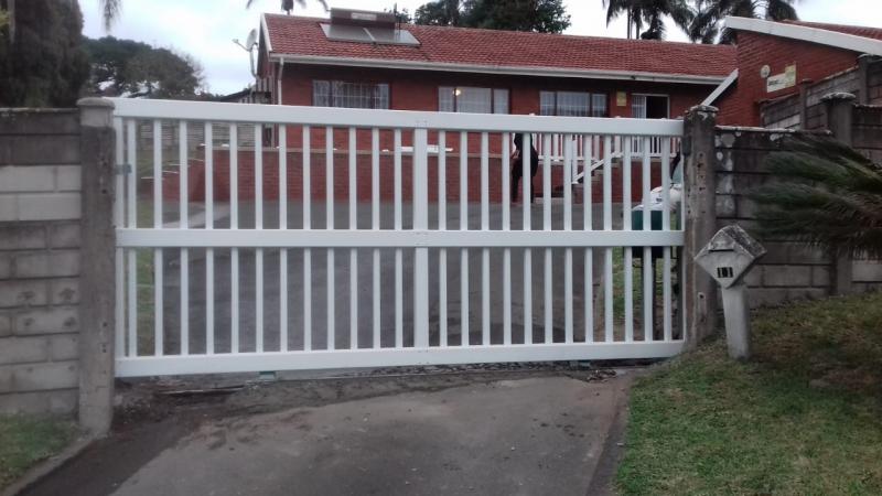 value fencing pvc slatted driveway sliding gate 