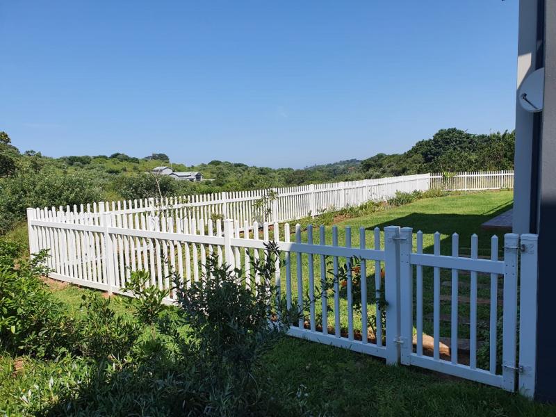 mt richmore estate pvc picket palisade fence 