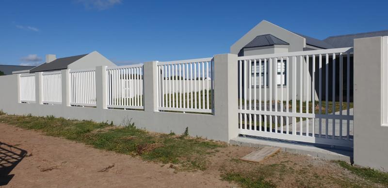 pvc vertically slatted fence & driveway gate