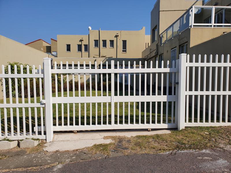 pvc plastic palisade driveway sliding gate