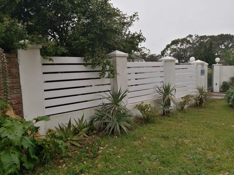 pvc horizontal slats boundary screen fence