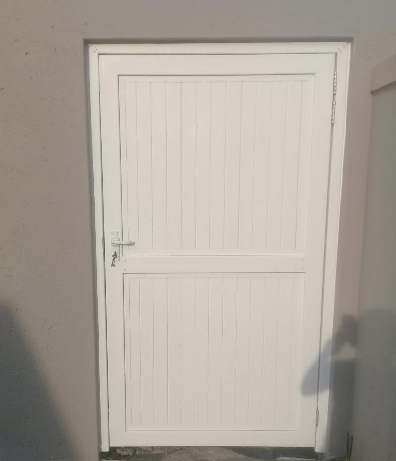 value fencing pvc private door with 2 lever lock