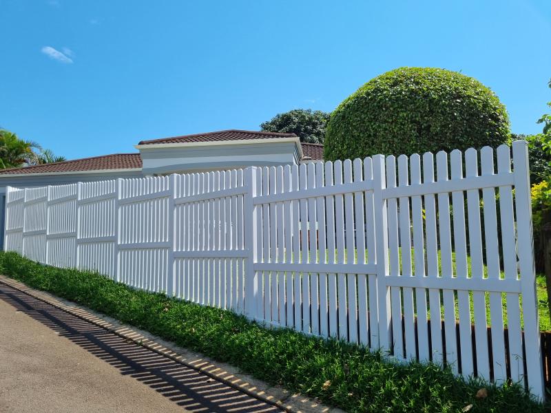 pvc 22ap picket screen fence sloped top