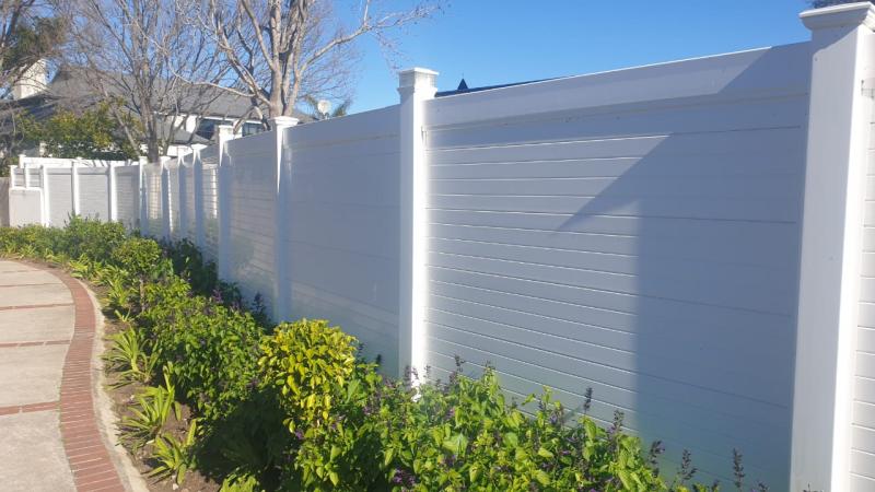 custom pvc horizontally slatted private walling